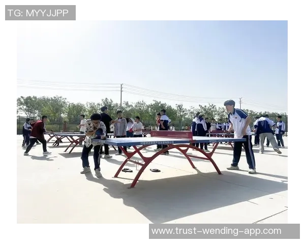 银河足球队金龙奋勇争先展现团队精神与竞技风采的辉煌历程